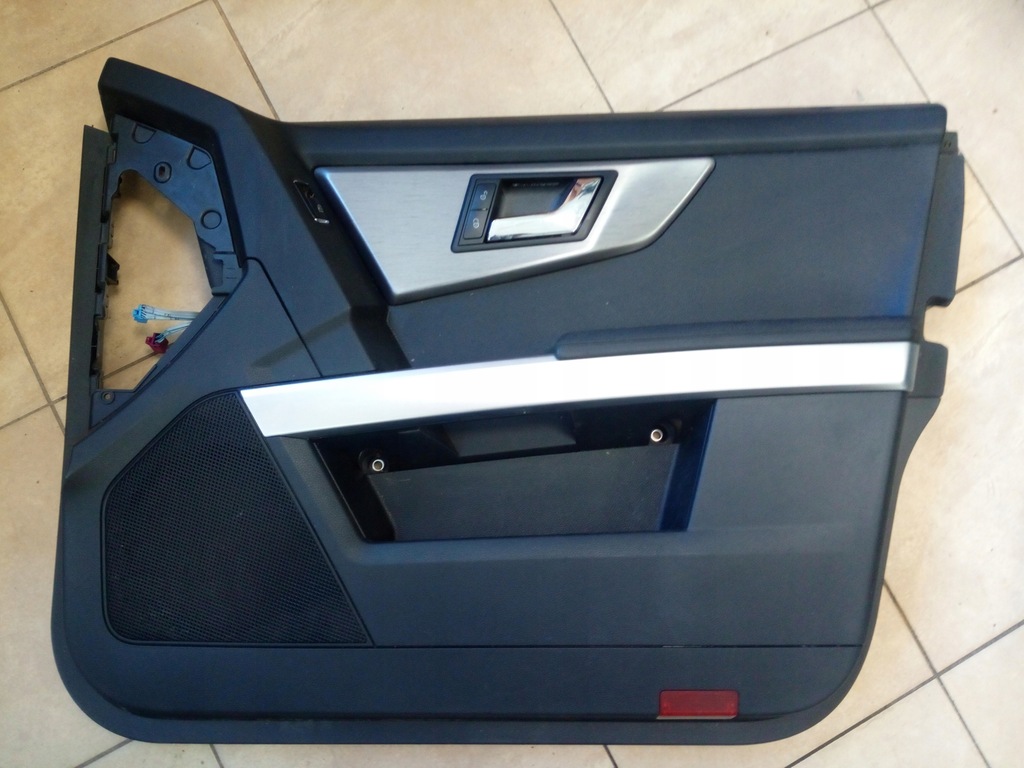 фото №1, Обивка дверь mercedes glk перед oryg.