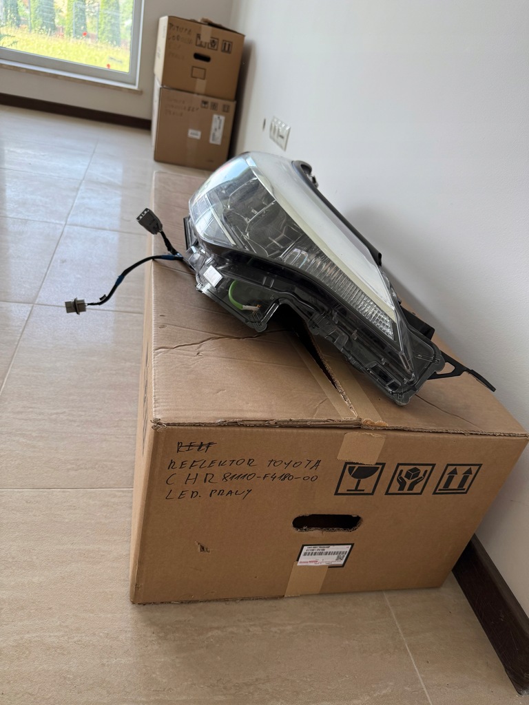 фото №8, Лампа передня права toyota ch-r 81110-f4180-00