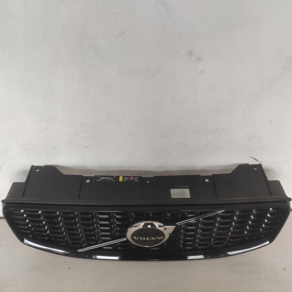 фото №2, Volvo xc60 ii 2022 lift r-design решітка радіатора решітка радіатора бампера