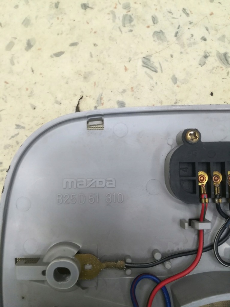 фото №3, Лампа освітлення салону mazda 323 f bj