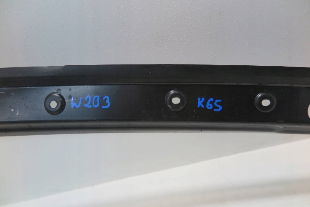 Накладка стойка крышки багажника правый  mercedes benz w203 купе a2036931833 Киев