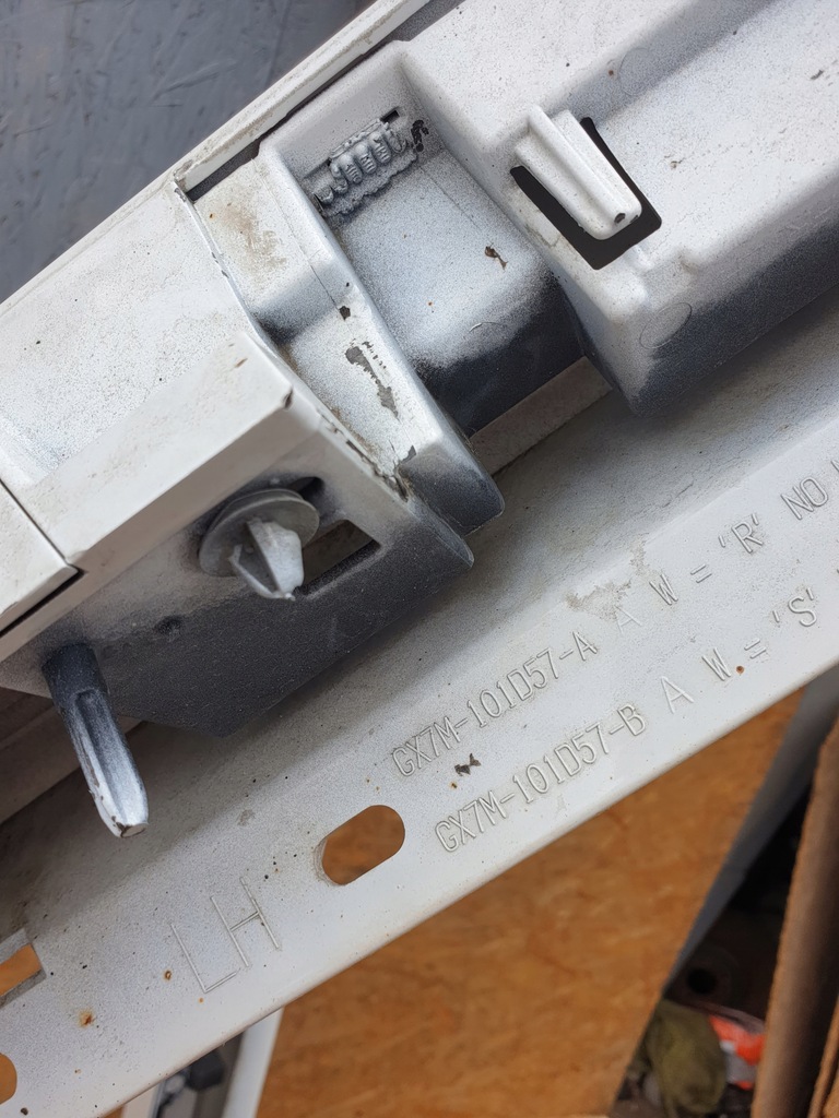 фото №10, Jaguar xe r-sport молдинг порог правая