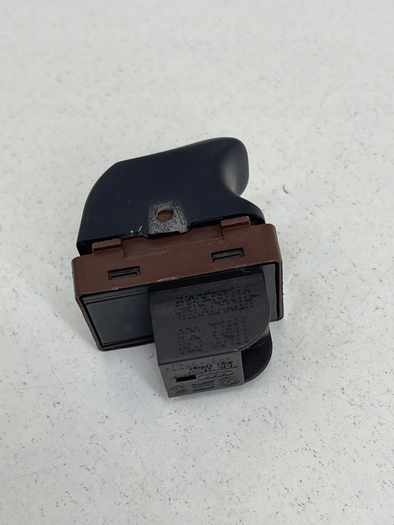 фото №9, Audi a6 c7 a8 d4 q3 8u a7 кнопка відкривання задній кришки багажника