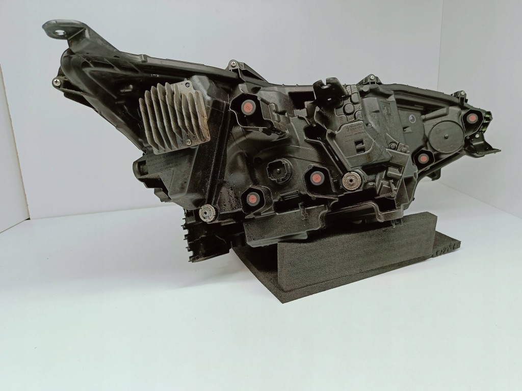 Toyota bz4x 22- фара ліва перед передня full led європа  koito 42-118 Оригінал