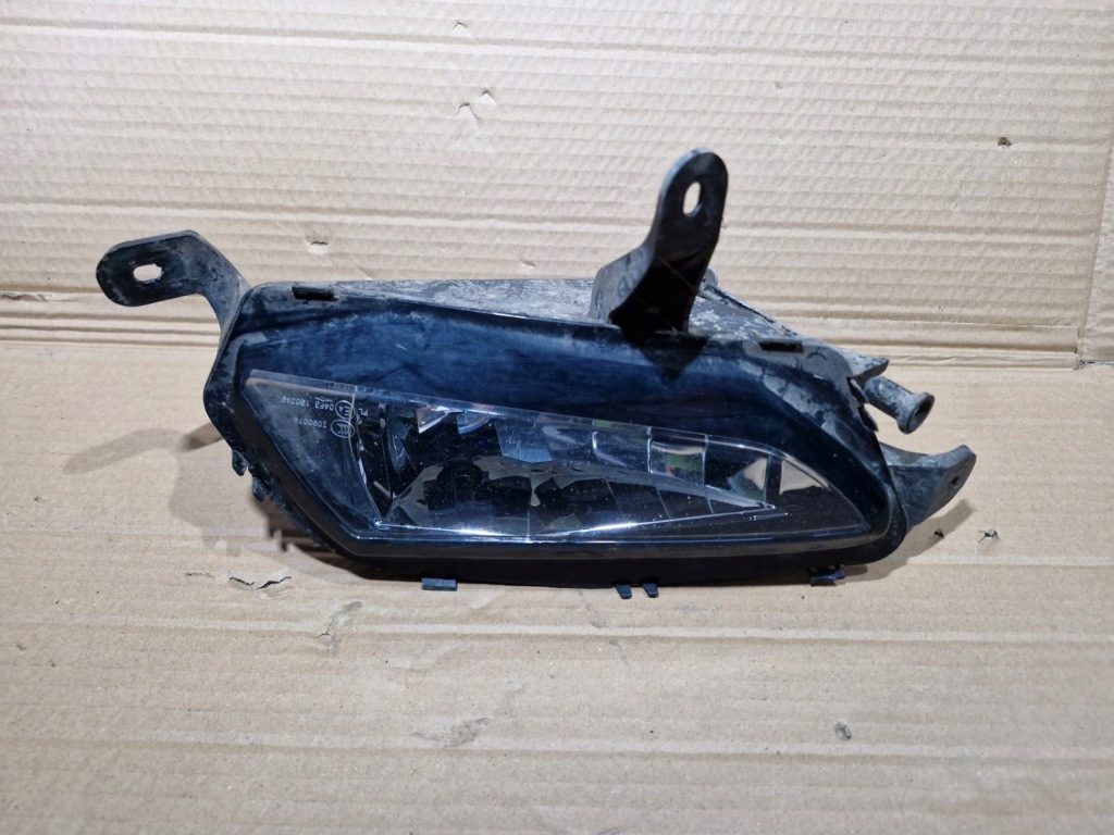 Противотуманная фара левый  решётка бампера opel astra k v 13401153 Оригинал