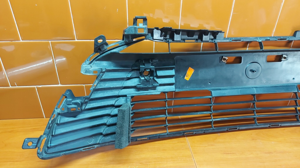 фото №13, Решётка бампера средняя перед передняя toyota corolla e21 sedan 19-