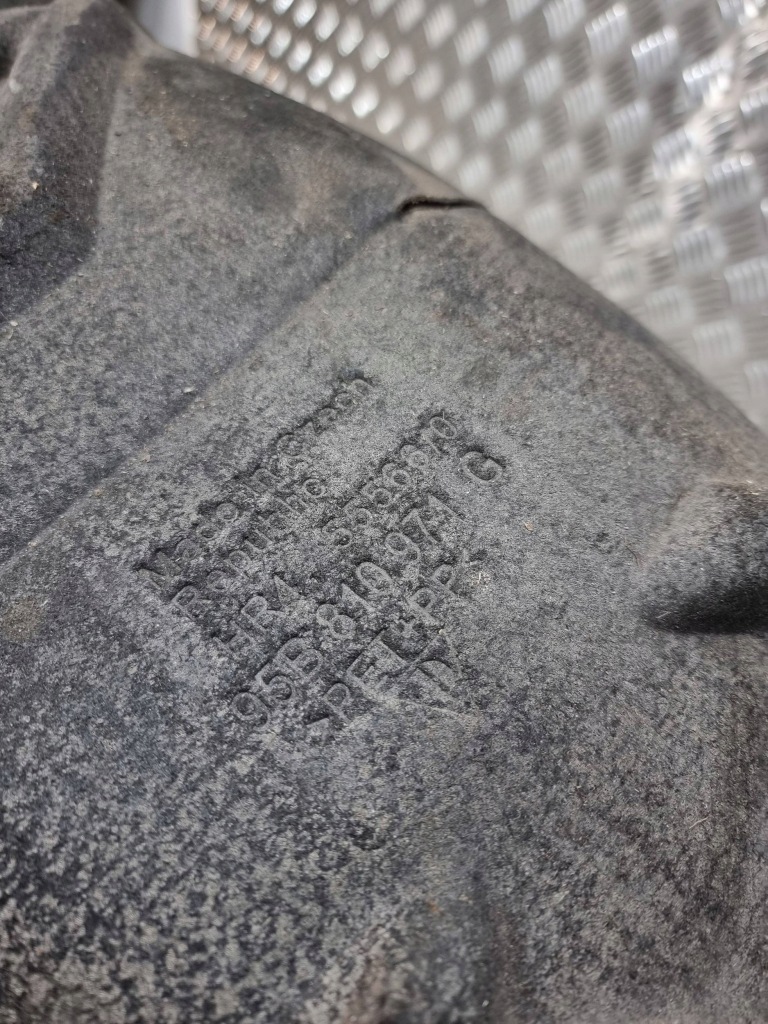 Porsche macan 95b 2019 задній сторона ліва підкрилок задні в Україні