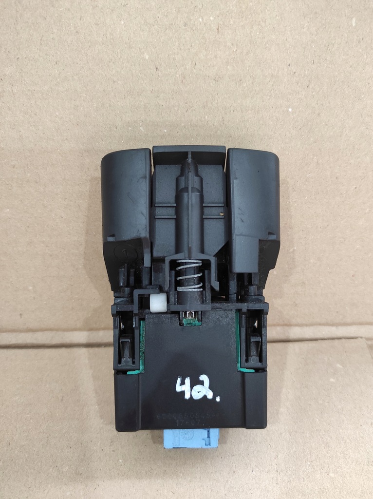 фото №6, Рычаг ручка кнопка тормоза ручного renault espace iv 8200550545