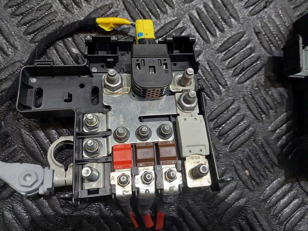 Предохранитель аккумулятор клемма плюсовая alfa romeo giulia 2.2 d m-jet в Украине