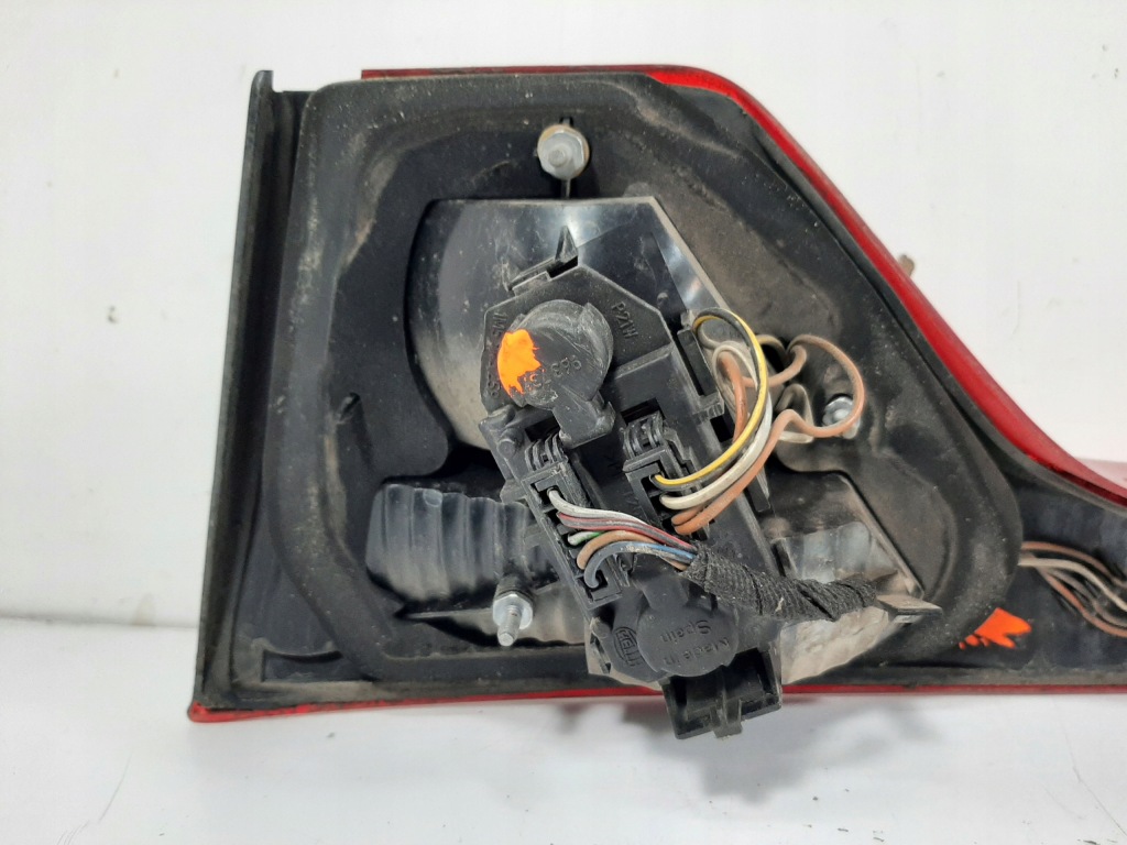 фото №15, Seat toledo ii 99r накладка крышки задняя лампы крышки багажника 1m5945225c