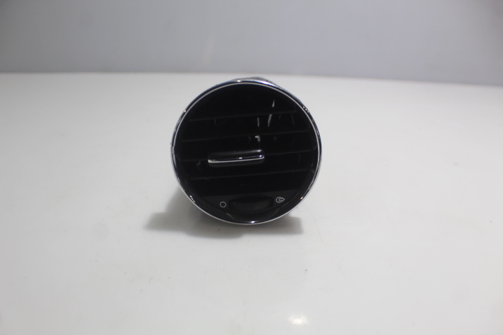 фото №1, Решётка обдув средняя левая peugeot 308 i