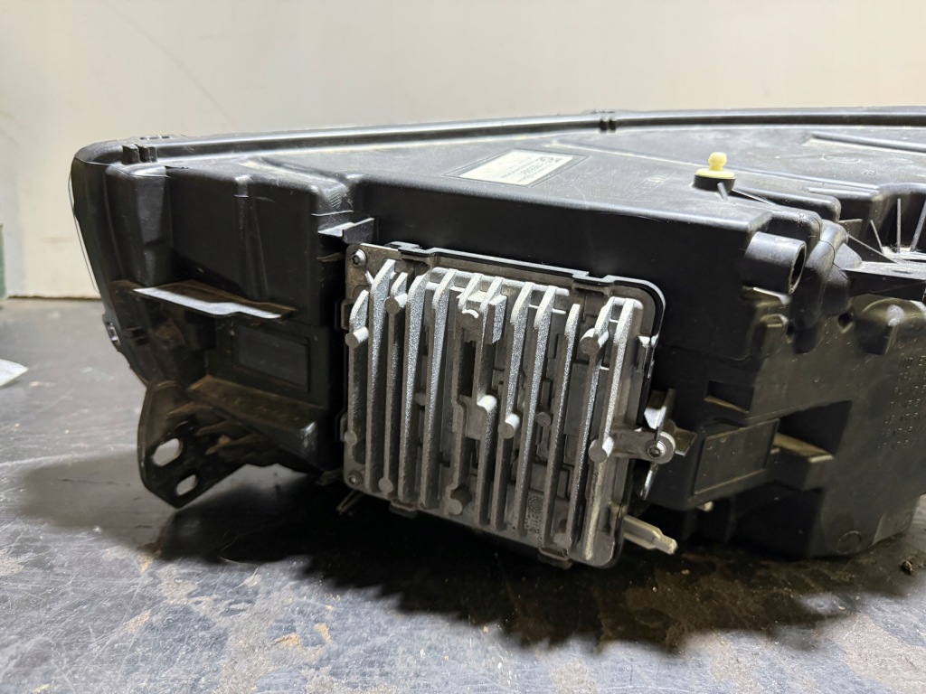 Volvo xc40 фара перед передняя mid led full правый  европа cała 31655991 Киев