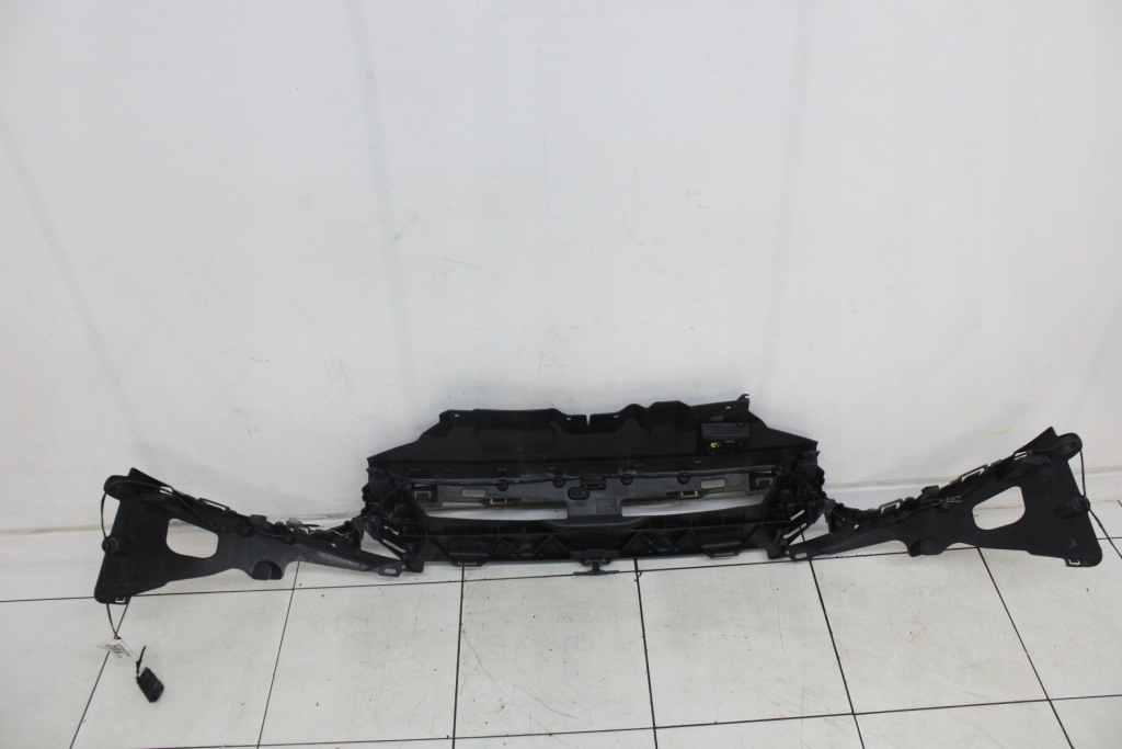 Накладка верхній поперечина підсилювач решітка  ford focus mk3 2010r- bm51-17e778-ah Доставка