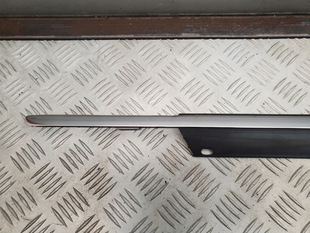 фото №8, Audi q7 4l 2015 ліва сторона молдинг / прокладка скло двері передніх