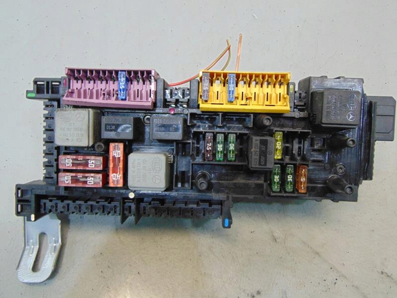 Коробка запобіжників mercedes w204 2.2 cdi Ціна