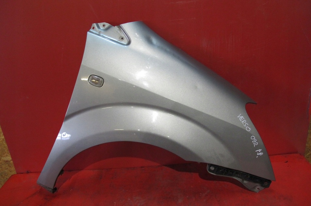 фото №1, Toyota corolla verso ii r1 04-09 крила правий 1f8