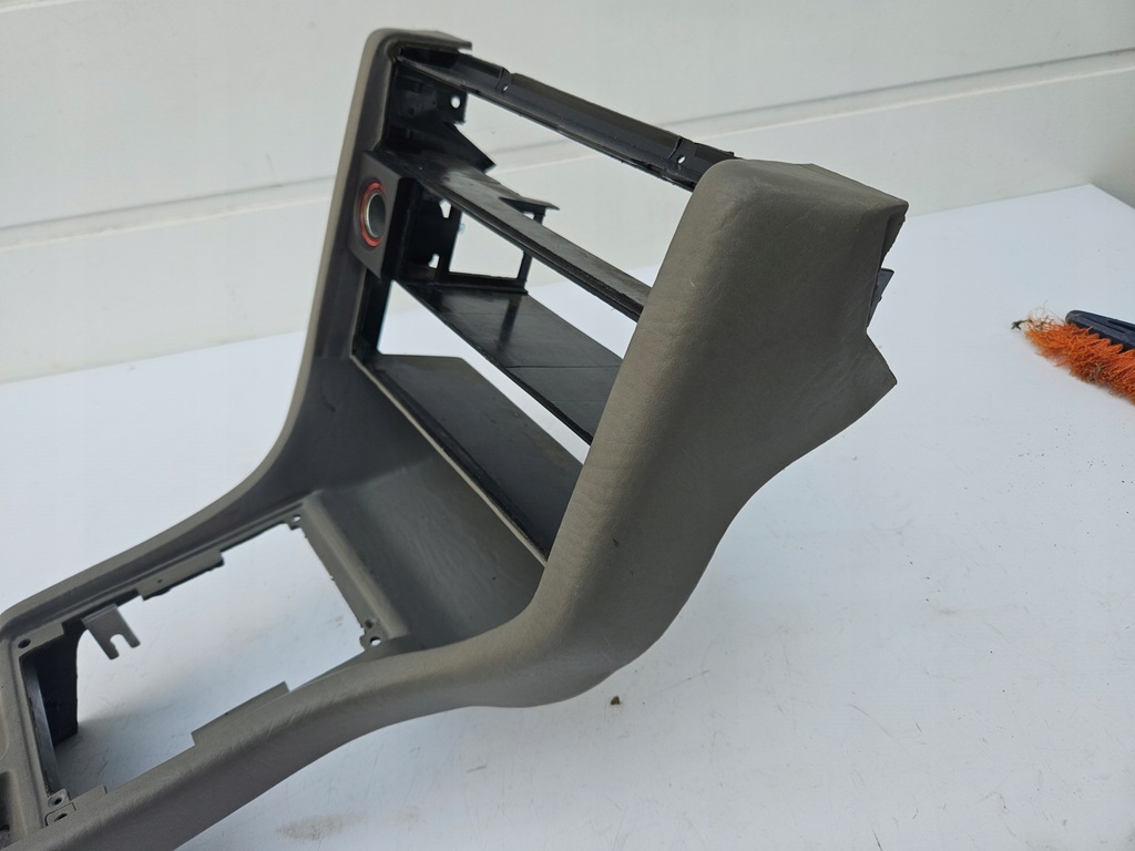 фото №10, Туннель средний консоль средняя audi v8 d11 светлая механическая коробка передач