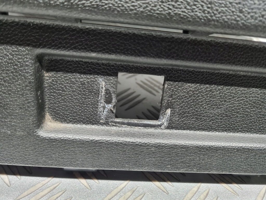 Правый  карка направляющая шторка insignia a универсал Оригинал