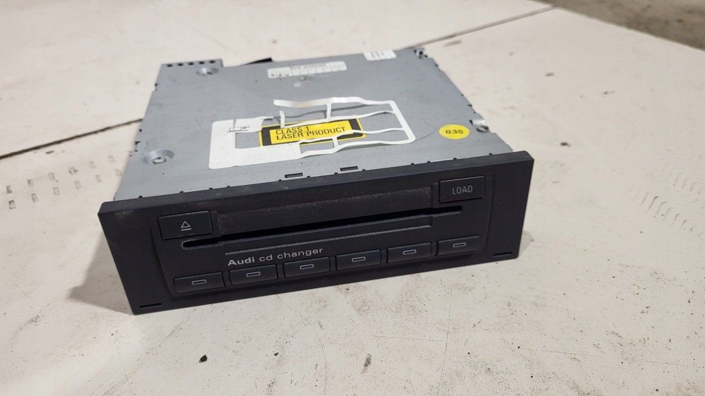 фото №1, Zieniarka cd audi a4 b7 04-07 8e0035111d