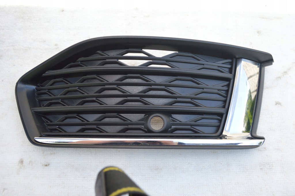 фото №9, Решітка бампера передній audi a6 c8 4k0.807.682