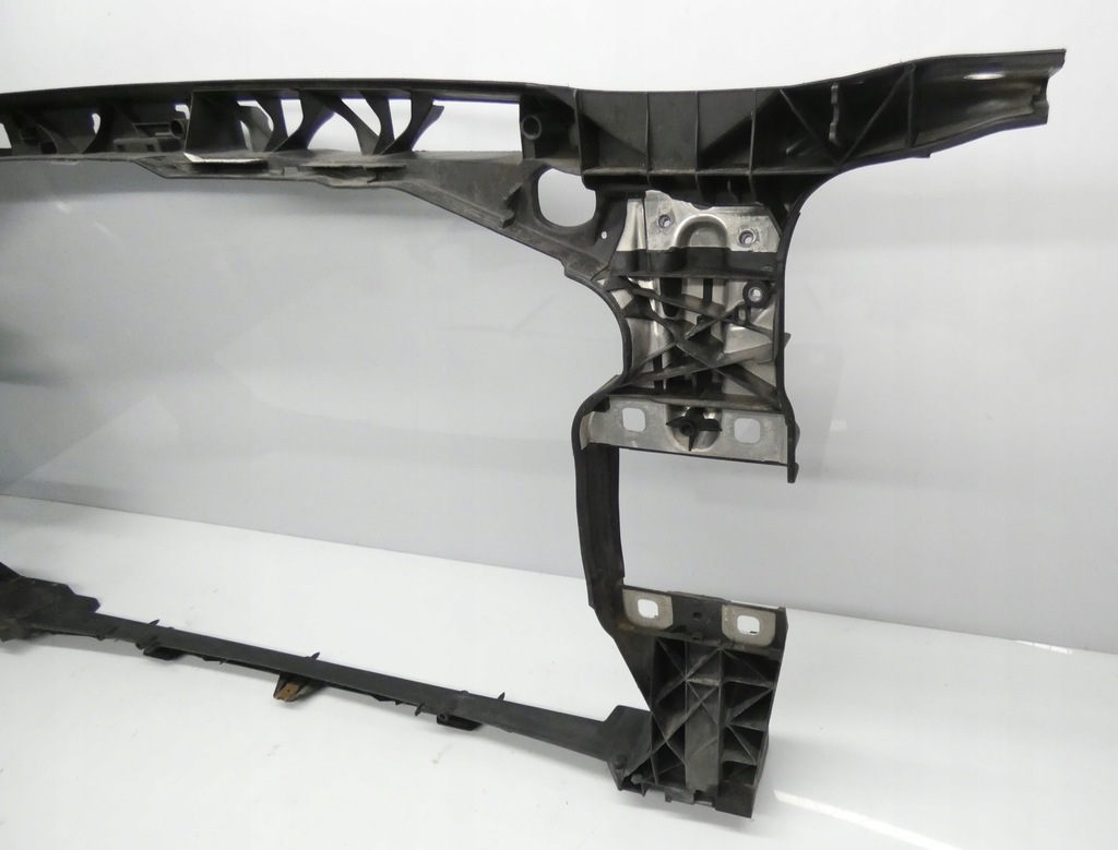 фото №10, Audi a4 b9 8w0805594 2015- усилитель pas передний обшивка