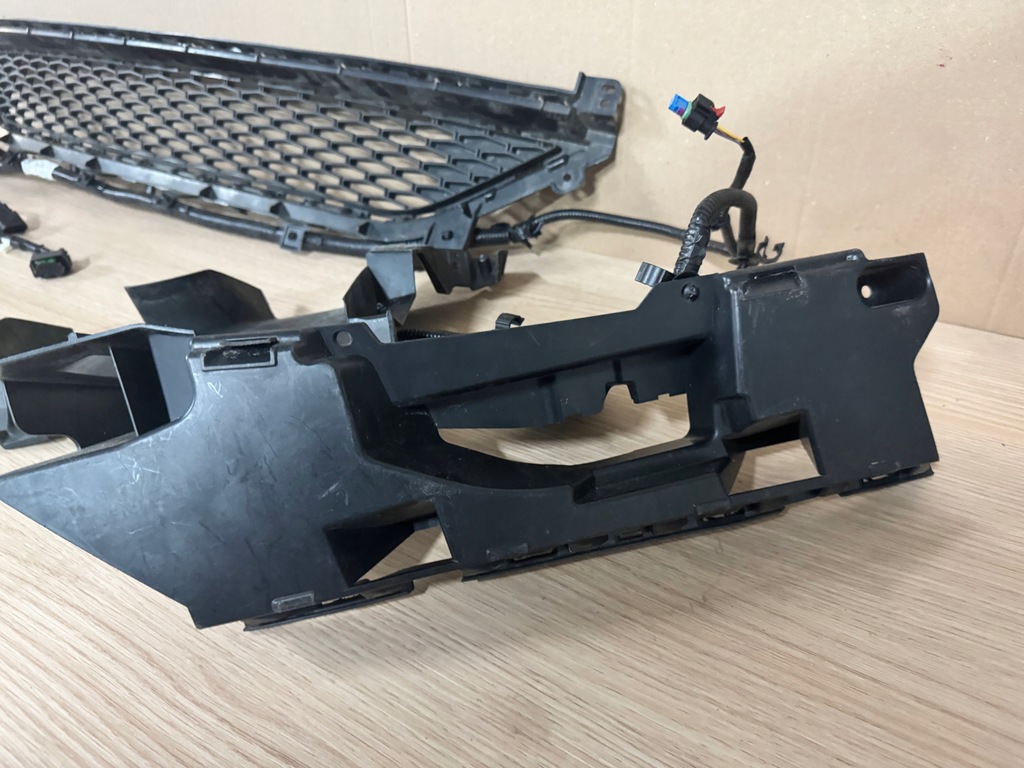 фото №6, Jaguar f-pace x761 r-dynamic lift решётка средняя 14369ab