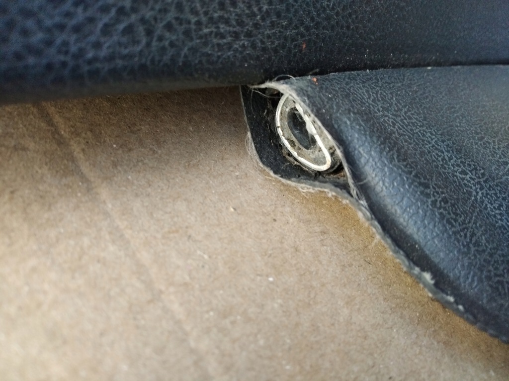 фото №8, Шторка задняя багажника toyota avensis t22