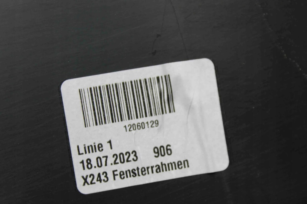 Молдинг декоративная багажника mercedes-benz eqb x243 a2437401100 32577950 Киев