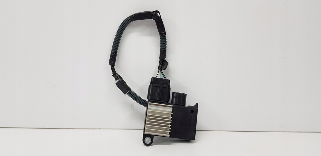 фото №14, Yaris iii 11-20 гібрид 1,5 блок керування вентилятора 89257-12020