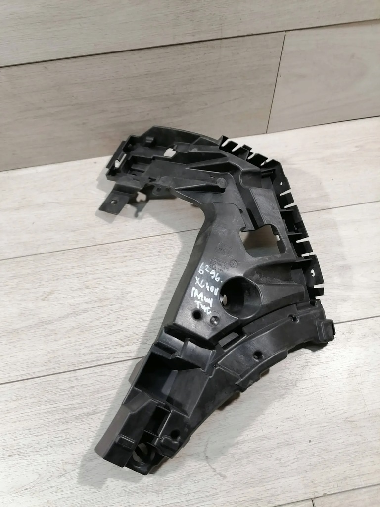 фото №1, Volvo xc40 ii направляющая бампер правый задняя 32227485