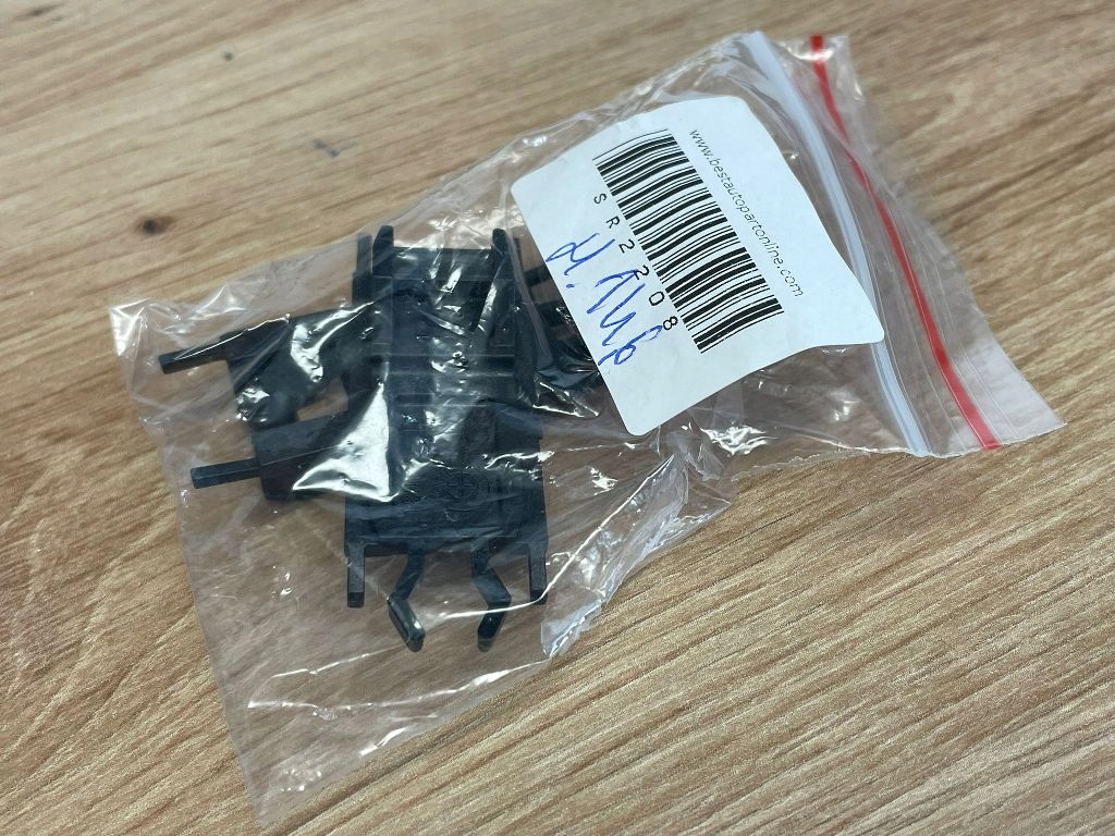 Крепления клипсы левый правый панорамы 18069j do 3 e39 e46 x5 e53 1995-2008 Доставка