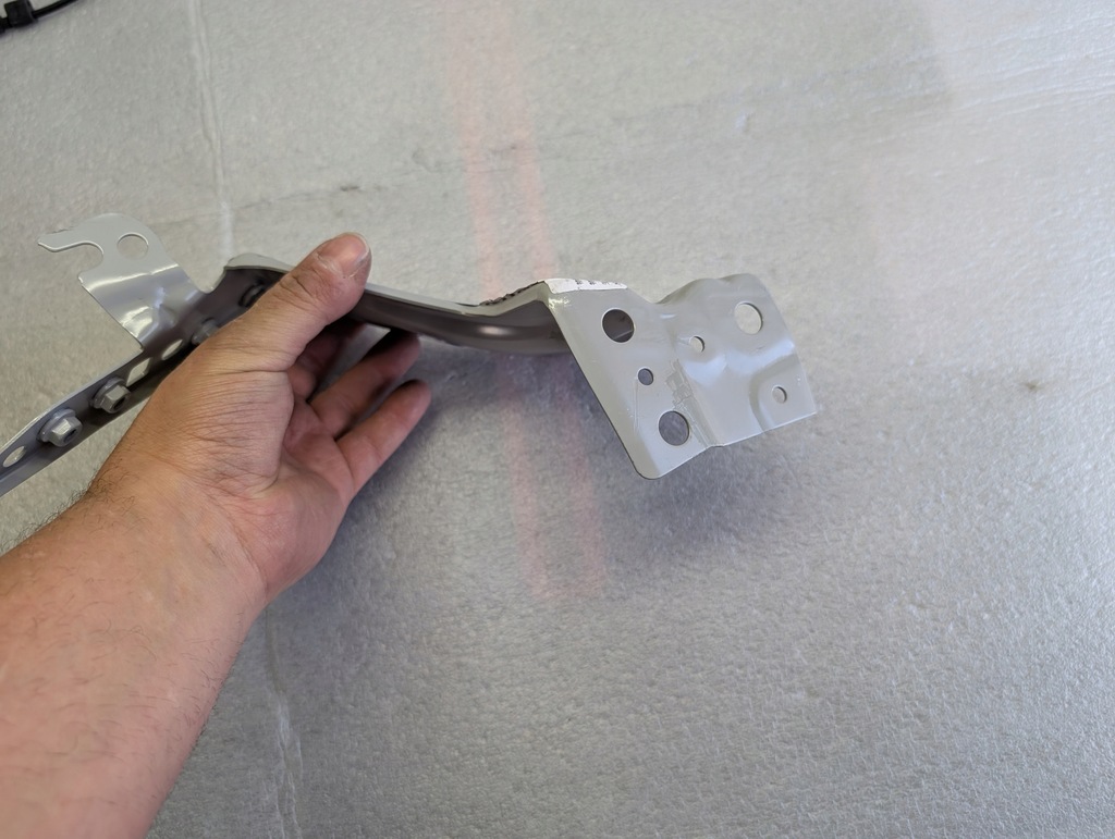 фото №10, Volvo ex30 кронштейн кронштейн крила ліва праве перед новий оригінальний