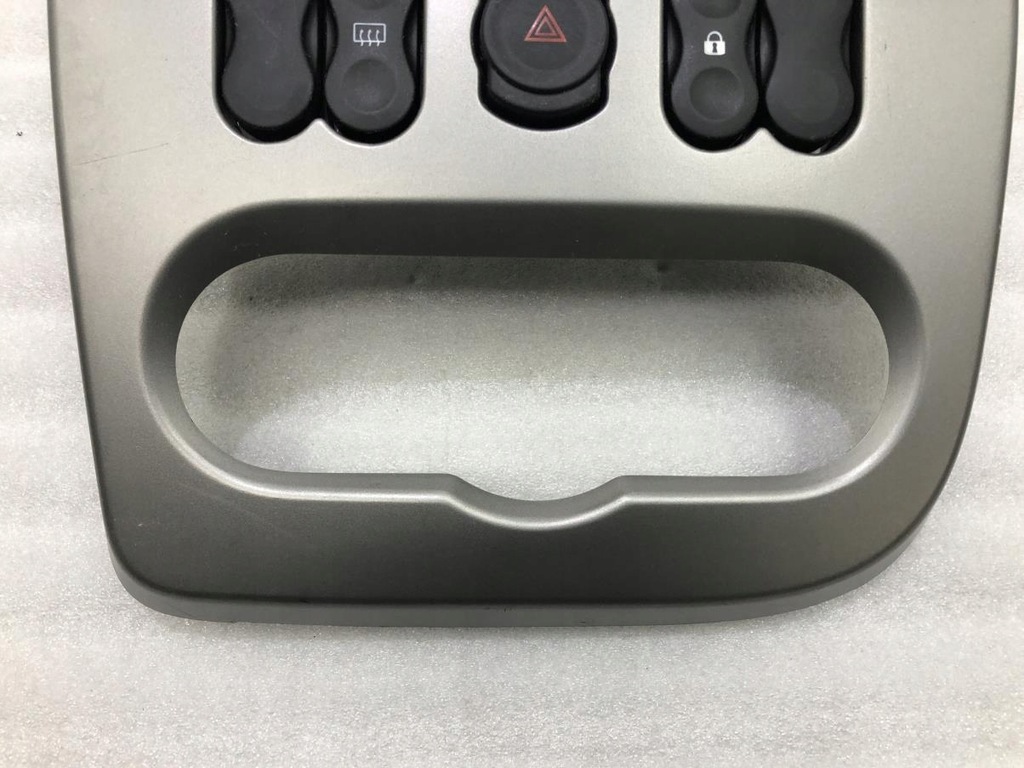 фото №3, Рамка консоли dacia sandero i 8200739438