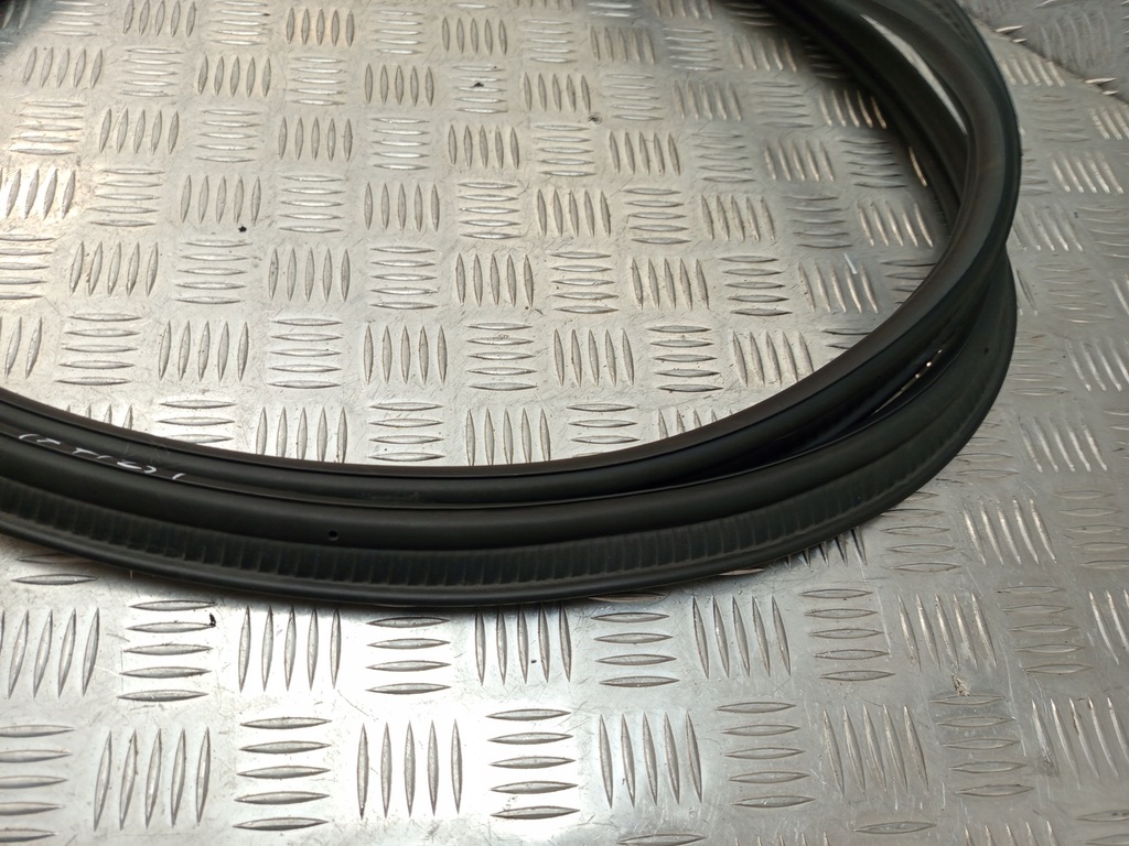 фото №13, Renault clio v lift прокладка крышки багажника задняя задняя