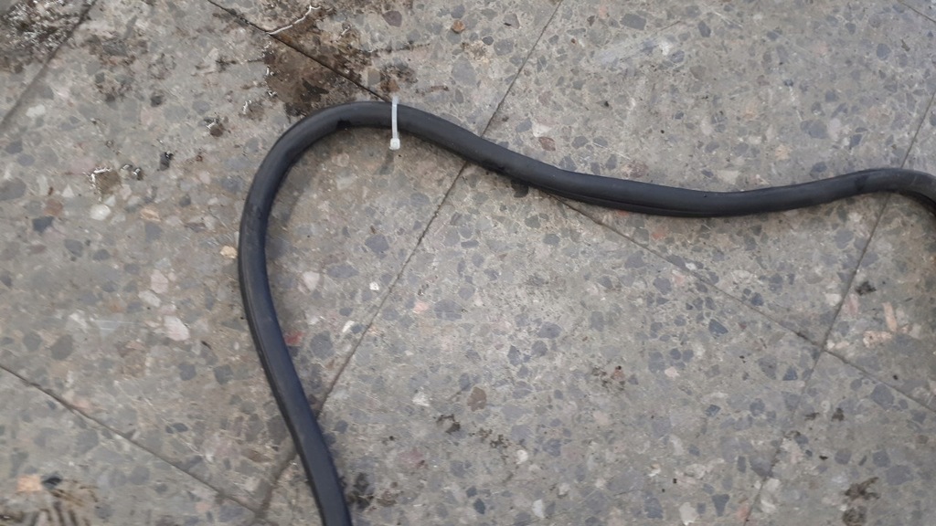 фото №12, Прокладка скло правий задня kia carnival 02