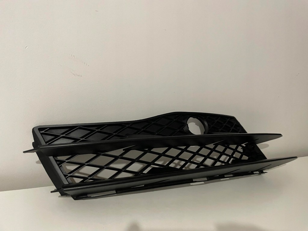 фото №2, Решётка бампера передняя правая audi r8 420807682