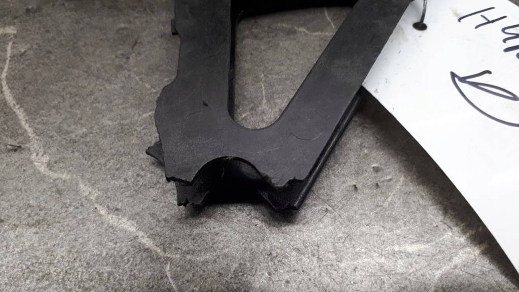 1439833 напрямна розподільного валу bmw e46 2.0 Ціна