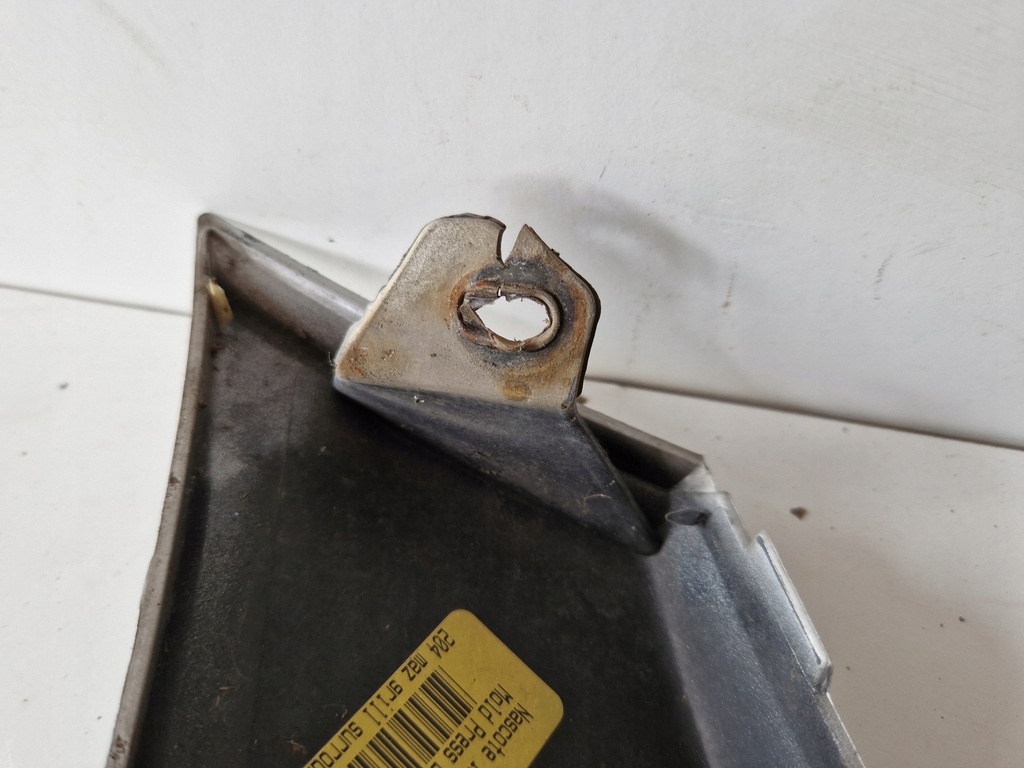 фото №13, Молдинг решётка радиатора бампера перед mazda tribute i 01r 26a