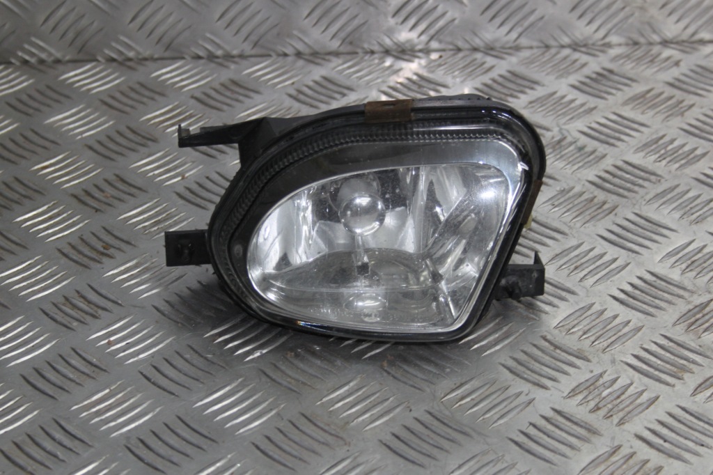 фото №1, Mercedes w211 противотуманная фара avang 2118600556
