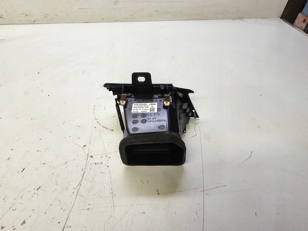 фото №6, Решётка обдув левая audi q3 f3 83b820901 6ps