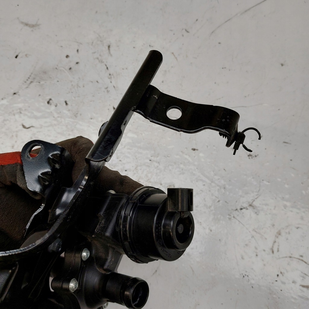 фото №7, Renault arkana 1,3tce помпа wody клапан управляющий + кронштейн 320936277r