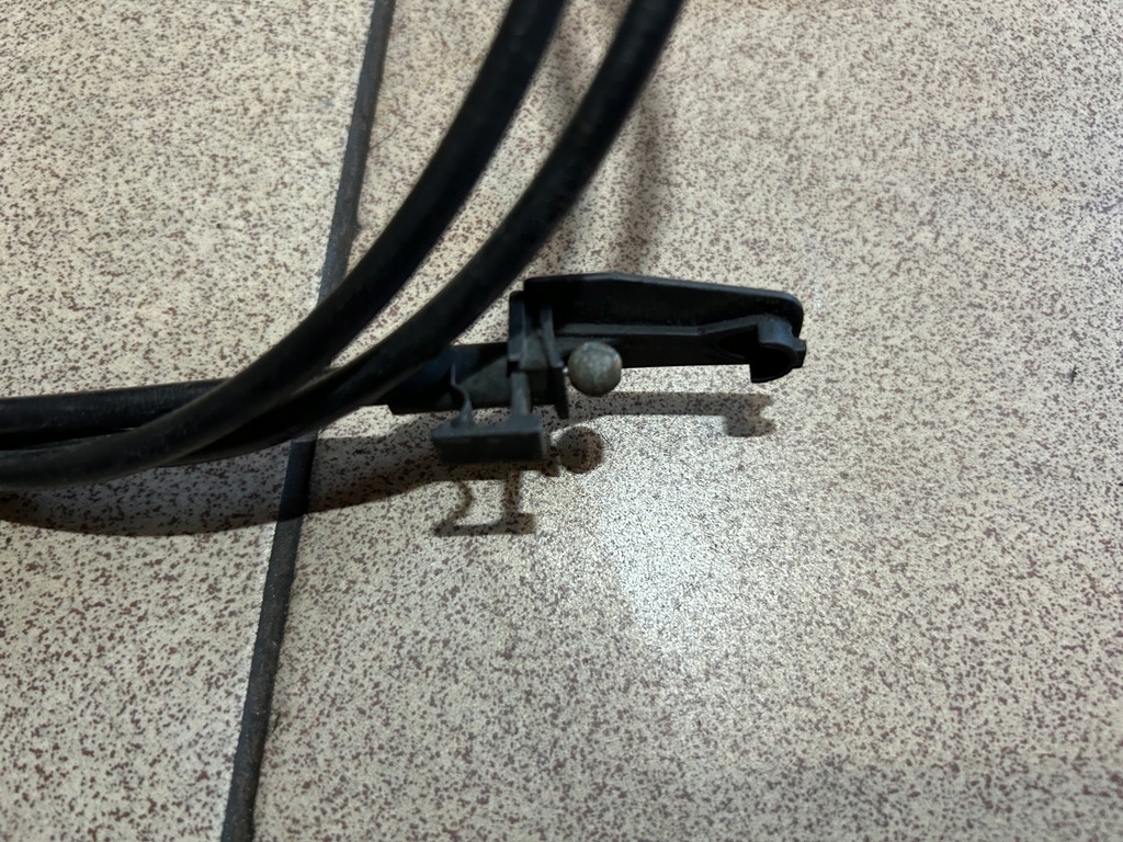 фото №11, Трос открывания капот с соединитель audi a8 d3