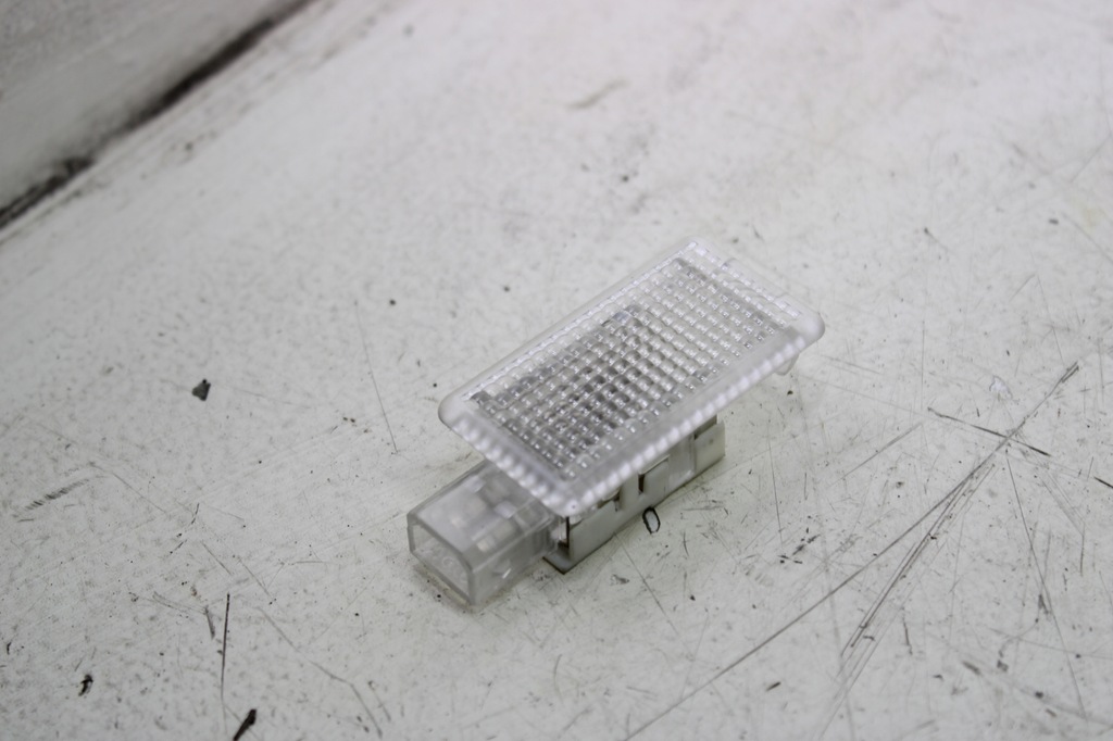 фото №1, Audi a8 d3 лампа освітлення кабіни внутрішня