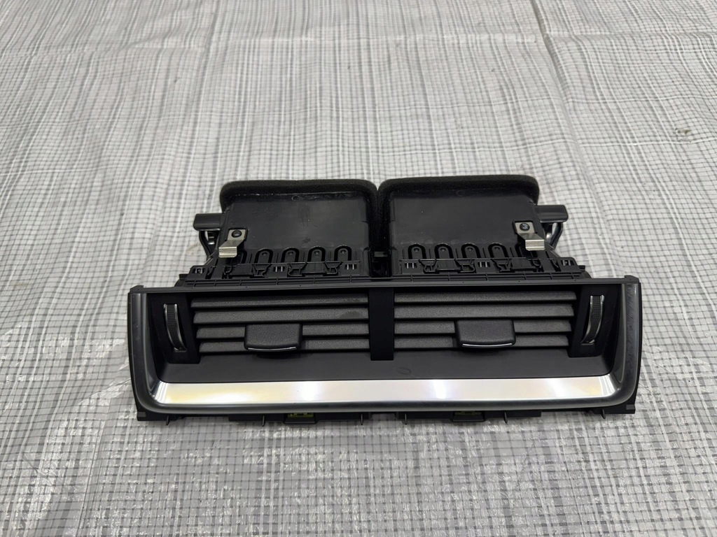 фото №1, Средняя решётка обдув jaguar e-pace