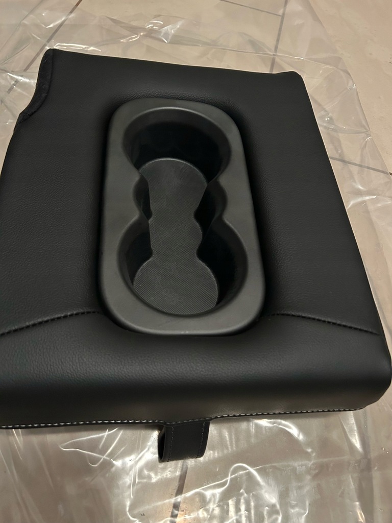 фото №1, Подлокотник центральный renault koleos ii 16- новый оригинальный номер 887006868r