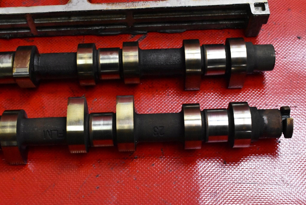 фото №13, Головка двигателя 9650352580 citroen c5 1 i 2.0 16v 140 km 04-08