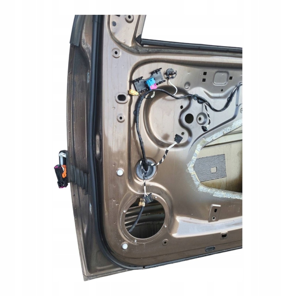 2011 volkswagen amarok дверь передние 2h0831312e в Украине