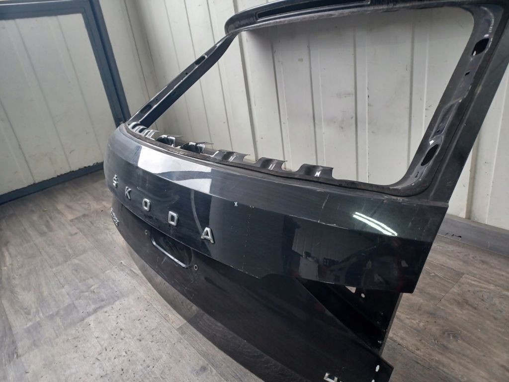 фото №4, Крышка багажника задняя задняя --- skoda superb iii lift kombi