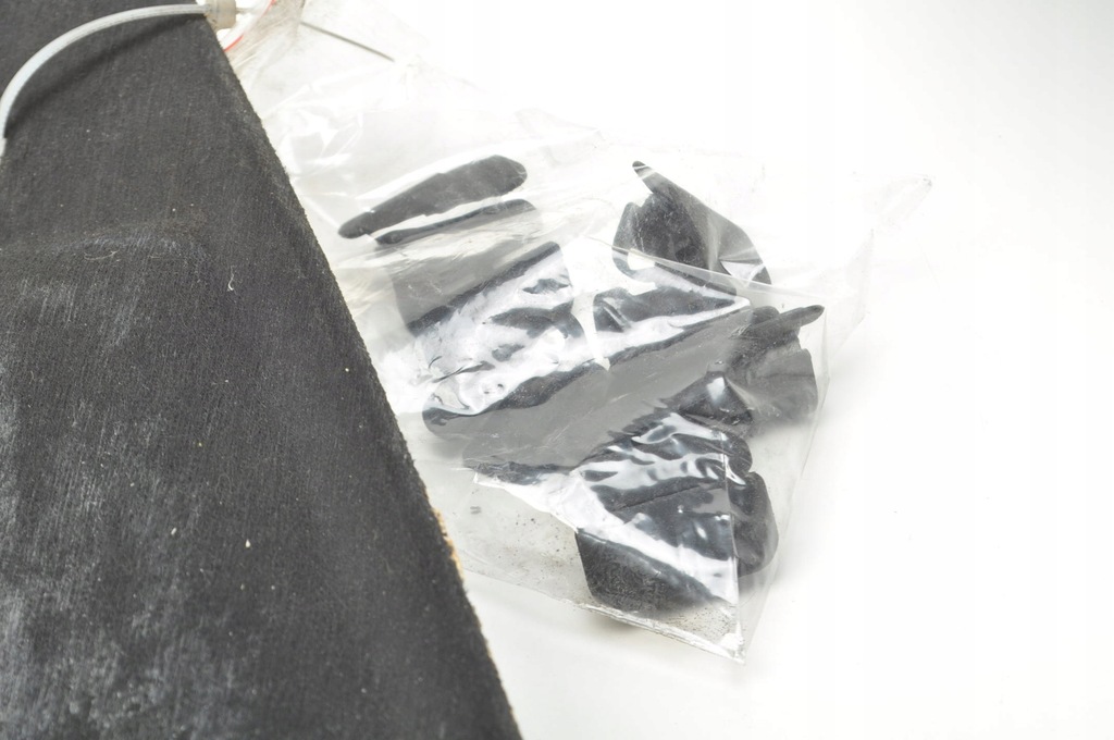 фото №6, Volvo xc60 i шумоизоляция подкрылок капот клипсы 31294504