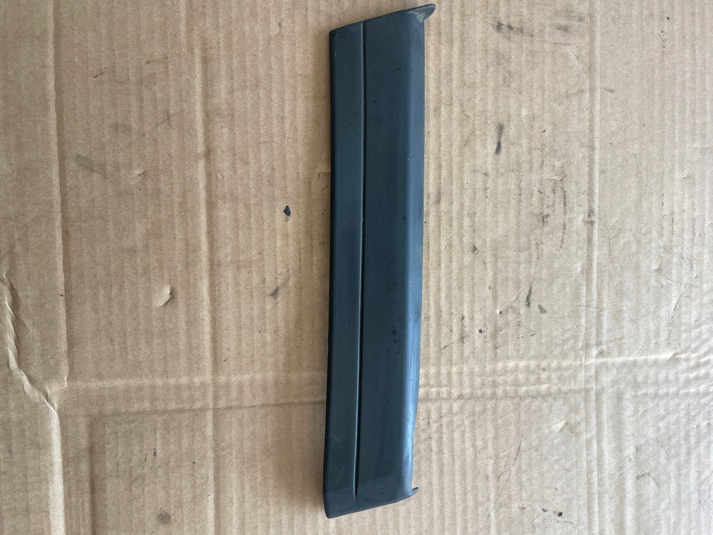 фото №1, Mercedes w124 молдинг узкая нижняя крыла левая перед